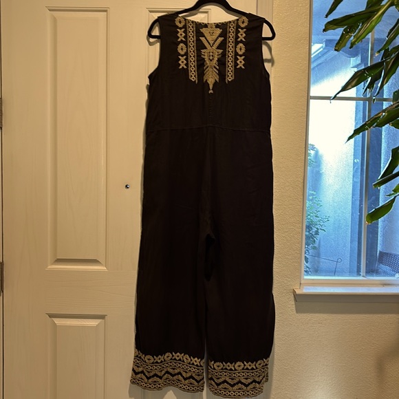 Johnny Was women’s black linen romper with tan embroidery in size Medium - Picture 2 of 6
